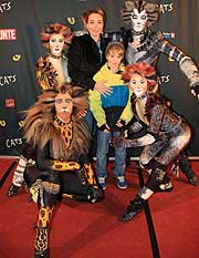 Schauspielerin Aglaia Szyszkowitz mit Sohn (©Foto: Martin Schmitz)